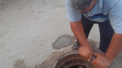 مياه القناة تواصل تطهير شبكات الصرف الصحى بالإسماعيلية 