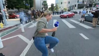 الشرطة الأمريكية تطلق الرصاص على مراسلة تليفزيونية في لوس أنجلوس (فيديو)