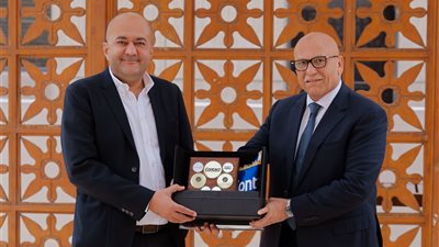 زعتر يسلّم راية القيادة التنفيذية لمجموعة كونتكت المالية إلى جون 