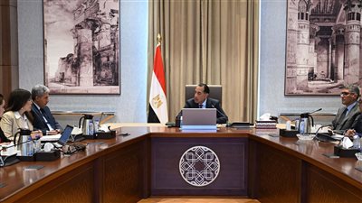 مدبولي يتابع التشغيل التجريبي لمشروع تطوير منظومة زيارة أهرامات الجيزة