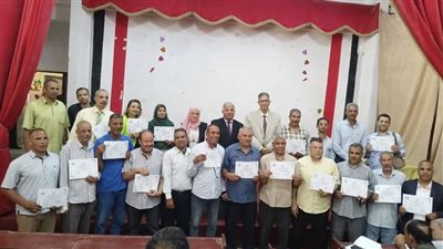 تكريم رؤساء لجان الشهادة الإعدادية المتميزين في العمل بالفيوم