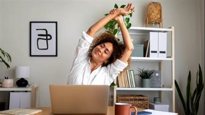 طرق فعالة للحركة أثناء ساعات العمل الطويلة على المكتب