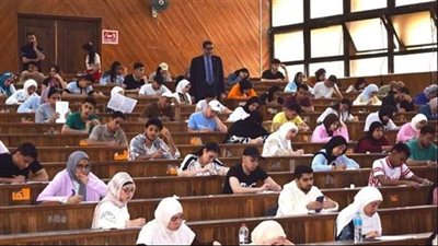 أحدث وسائل غش طلاب الجامعة.. السماعات والساعات الإلكترونية والموبايلات بالإسكندرية 