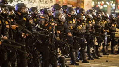 واشنطن تبحث نشر الجيش في مدن جديدة وسط تصاعد الاحتجاجات