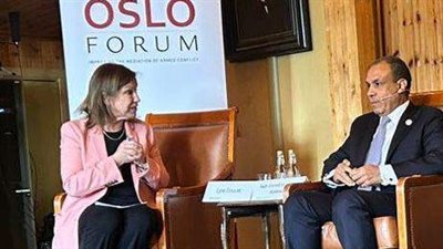 وزير الخارجية والهجرة يشارك في جلسات منتدى أوسلو