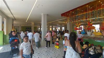 رواج سياحي بالغردقة تزامنا مع إجازة الصيف.. الفنادق كاملة العدد