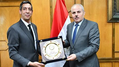 رئيس جامعة قناة السويس يبحث آفاق التعاون مع اتحاد ألعاب القوى