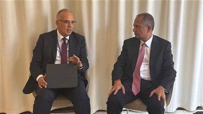 وزير الري يلتقى وزير الطاقة والمياه اللبنانى في باريس ويدعوه للاستفادة من مبادرة AWARe