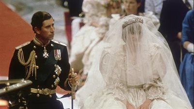 صحيفة بريطانية تكشف كواليس زفاف الأميرة ديانا وعلاقتها بوالدتها 