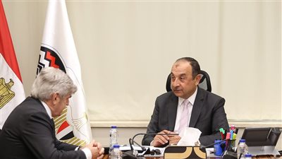 وزير قطاع الأعمال يبحث مع  