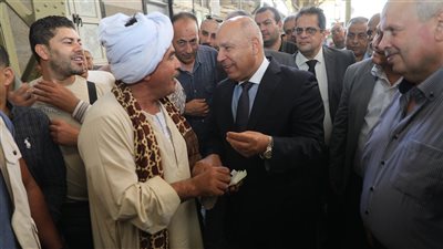 تطبيق مبدأ الثواب والعقاب.. وزير الصناعة والنقل في جولة تفقدية بمحطة سكك حديد مصر برمسيس  