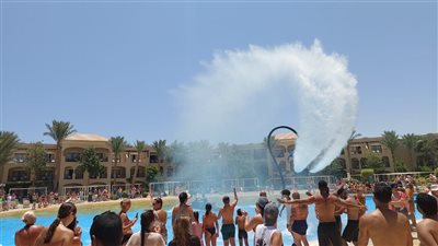 عروض الفلاى بورد تبهر المصريين والسياح بفنادق الغردقة
