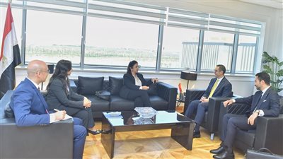 وزير الاستثمار يلتقي مسؤولي AXA العالمية العاملة في مجال التأمين الصحي