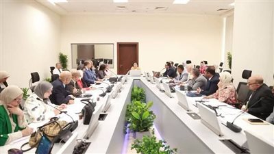 وكيل صحة قنا يشارك اجتماع  نائب وزير الصحة لمناقشة تنفيذ الخطة العاجلة للسكان 