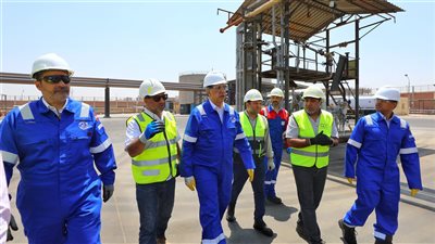 وكيل وزارة البترول يتفقد سير العمل في منطقة مستودعات الهايكستب