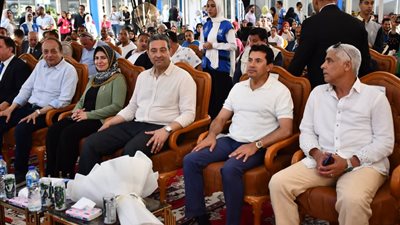 وزير الشباب والرياضة ومحافظ دمياط يطلقان ماراثون دراجات احتفالًا بالعيد القومي للمحافظة