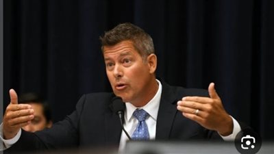 وزير النقل الأمريكي: لا توجد مخاوف فورية تتعلق بالسلامة بشأن رحلات بوينج 787 