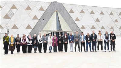 برنامج تدريبي عن مبادئ وأساسيات الإتيكيت المهني للعاملين بالمتحف المصري الكبير