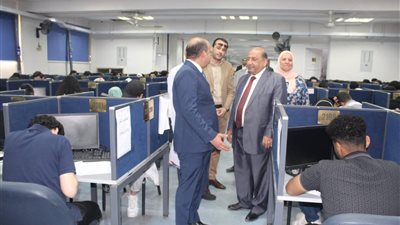 نائب رئيس جامعة القاهرة يتفقد امتحانات طب قصر العيني