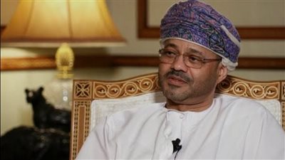 وزير الخارجية العماني يُجري اتصالات بنظرائه سعيًا لاحتواء التوتر بالمنطقة