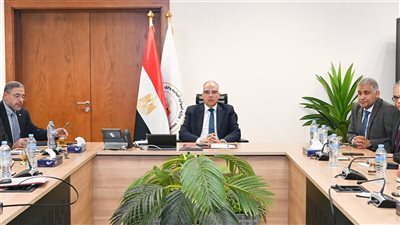 وزير الري يتابع الموقف المائي بالمحافظات خلال فترة أقصى الاحتياجات المائية