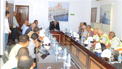 وزير الكهرباء يتفقد محطة توليد كهرباء السد العالي بأسوان 