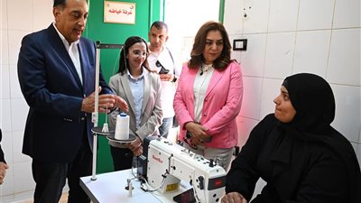 رئيس الوزراء يتفقد 