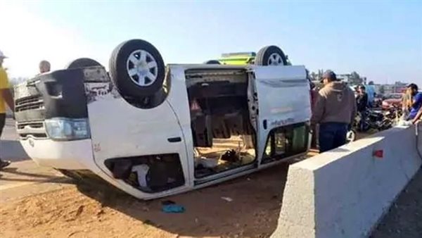 مصرع وإصابة 9 أشخاص في انقلاب ميكروباص جنوب البحر الأحمر