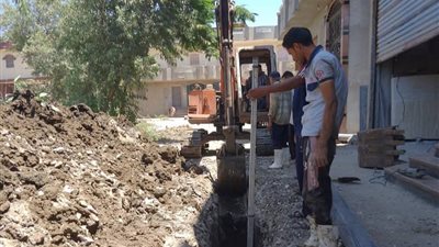 استكمال أعمال شبكة الانحدار الخاصة بالصرف الصحي بمحطة رفع قراقص الشرقية