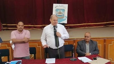 وكيل تعليم قنا فى اجتماع موسع يشدد على مكافحة كافة أشكال الغش  