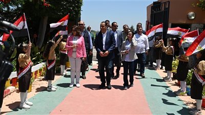 رئيس الوزراء يتفقد مدرسة رزق درويش الابتدائية بزاوية صقر