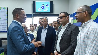 وزير الإسكان ومحافظ الإسكندرية يتابعان سير العمل بمنظومتي مياه الشرب والصرف الصحي