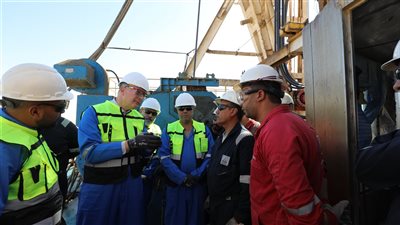 وزير البترول والثروة المعدنية يزور موقع شركة بتروشهد بالصحراء الغربية