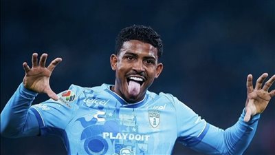 مهاجم باتشوكا: الأهلي لا يعرف الاستسلام وحظوظه قوية للتأهل من مجموعته