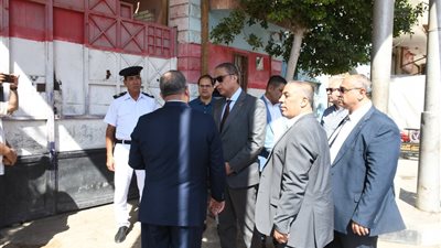 محافظ الفيوم يتفقد لجان الثانوية العامة للاطمئنان على سير الامتحانات