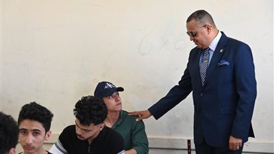 محافظ جنوب سيناء يتفقد لجان امتحانات الثانوية العامة بشرم الشيخ