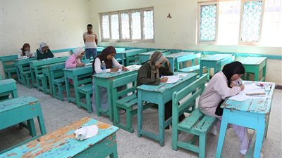 الثلاثاء| طلاب الثانوية العامة بمدارس المتفوقين يؤدون امتحان اللغة الإنجليزية 