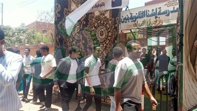 صور| طلاب الثانوية العامة بالأقصر