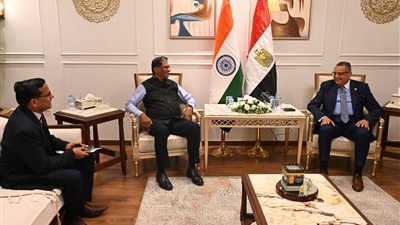 محافظ جنوب سيناء يبحث مع السفير الهندي تعزيز التعاون السياحي 