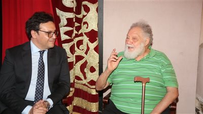 وزير الثقافة يشهد بروفات “الملك لير” بالمسرح القومي ويعلن افتتاحه نهاية الشهر