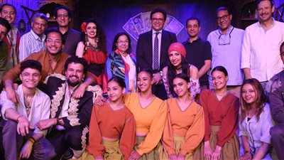 وزير الثقافة يشهد العرض المسرحي “كارمن” بمسرح الطليعة ويشيد بصناعه