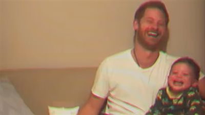 ميجان ماركل تحتفل مع الأمير هاري بصور نادرة في عيد الأب 