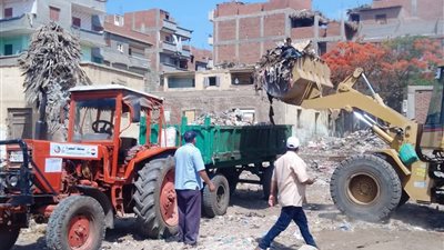 تكثيف أعمال النظافة ورفع المخلفات بمحيط المدارس بدمنهور