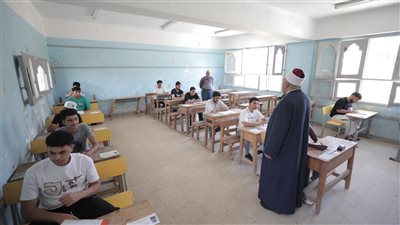 رئيس قطاع المعاهد الأزهرية ووكيلاه يتفقدون امتحان النحو لطلاب القسم العلمي