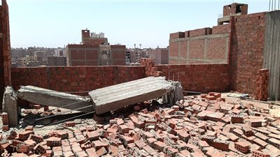 محافظ الجيزة يتابع إزالة 3 أدوار مخالفة بعقارات في حي الهرم