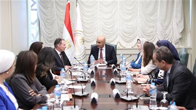 وزير التربية والتعليم يبحث تطبيق أفضل الممارسات العالمية في مجال التغذية المدرسية