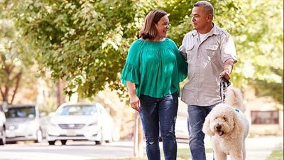 المشي وسيلة فعالة للتخلص من آلام الظهر المزمنة.. تعرف على المدة المناسبة