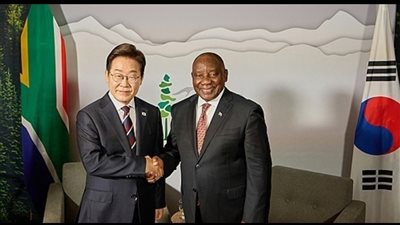 رئيس كوريا الجنوبية عقد محادثات مع نظيره في جنوب أفريقيا ورئيس الوزراء الاسترالي 