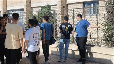 توافد طلاب الثانوية العامة للجان الامتحان بالإسكندرية 