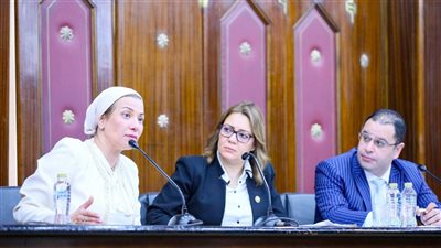 وزيرة البيئة تستعرض جهود دعم وتعزيز التحول نحو الاقتصاد الأخضر 